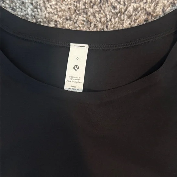 New Lululemon Reflective Running Tee Size 6 - Picture 2 of 4
